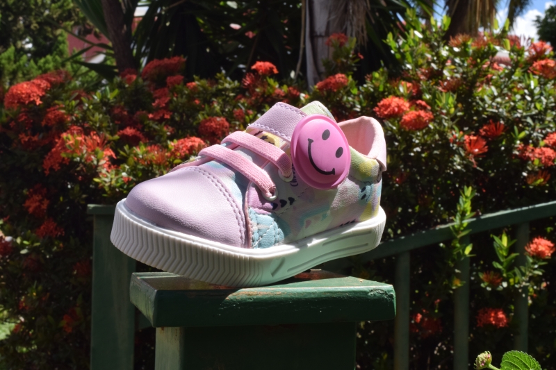 Galeria tenis-carinhas-feliz